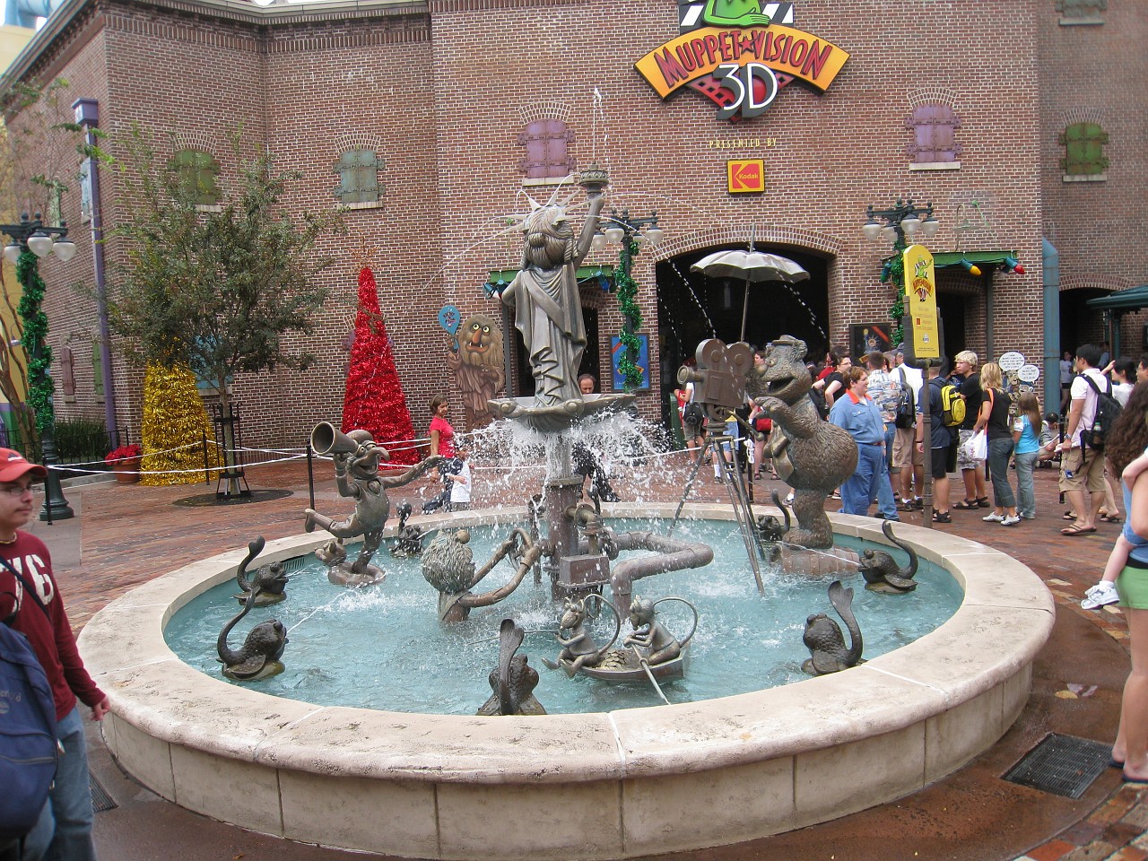 Vacation 2007-12 - Beaches Disney Hotels 0775.jpg - On the 2007-08 Florida vacation we visited beaches from Fort Myers to Sanibel Island sampling local food along the way. Green water and white sugar beaches! Arriving at Disney World we visited several of the theme resorts.